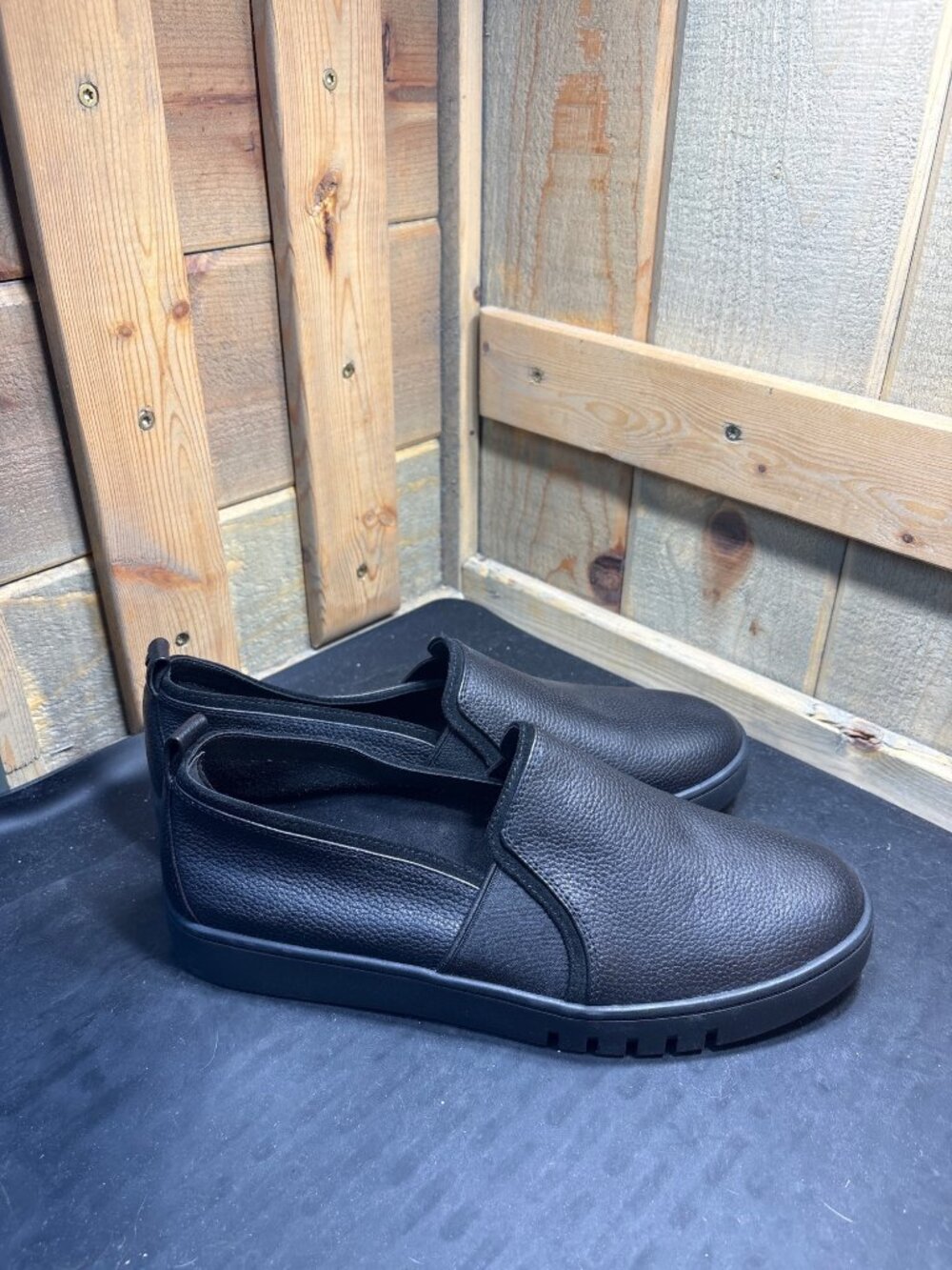 Vionic Cambria Black Leather Slip On Sneakers Womens US 10 UK 8 EU 41 - Picture 1 of 9